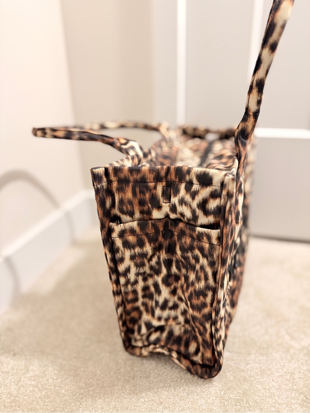 NWT Marc Jacobs LARGE TOTE BAG IN LEOPARD PUFFY NYLON - Picture 2 of 8